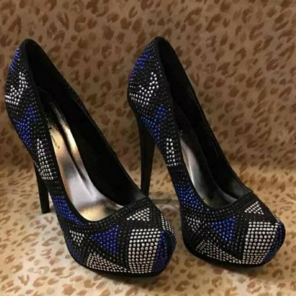 Like New! Shi by Journeys studded heels,  size 8.5 - Picture 2 of 4